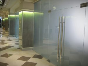 office partitions made of glass